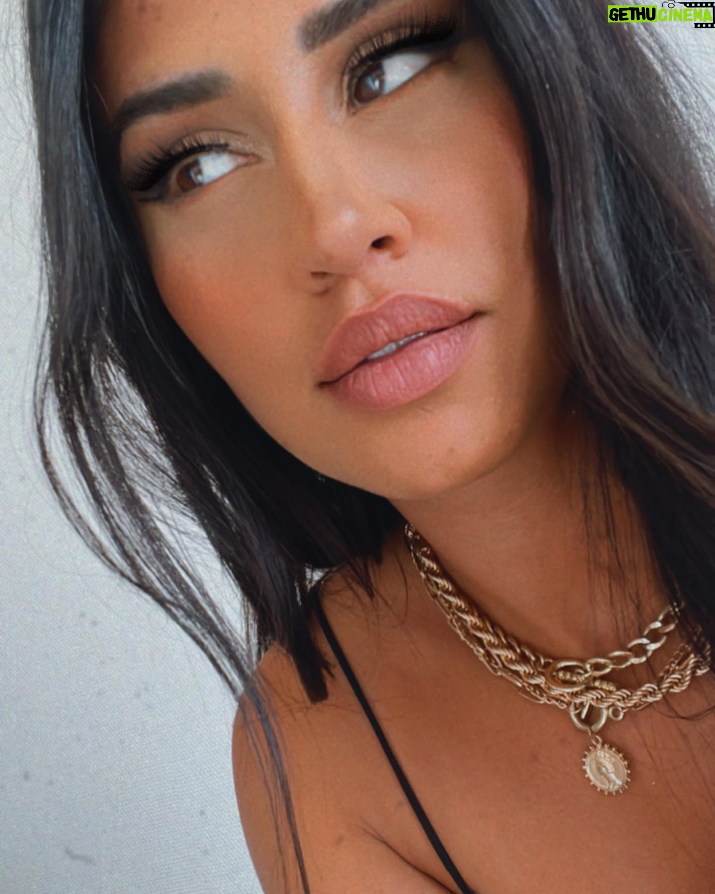 Jessica Da Silva - 779 Likes - š¦š¦
Robe : @bershka
Makeup: @sab.makeup1 ( la best )