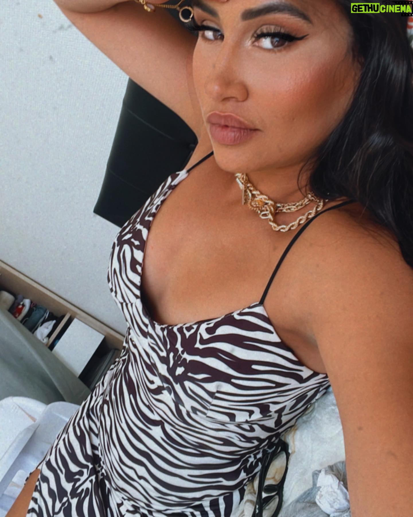 Jessica Da Silva - 779 Likes - š¦š¦
Robe : @bershka
Makeup: @sab.makeup1 ( la best )