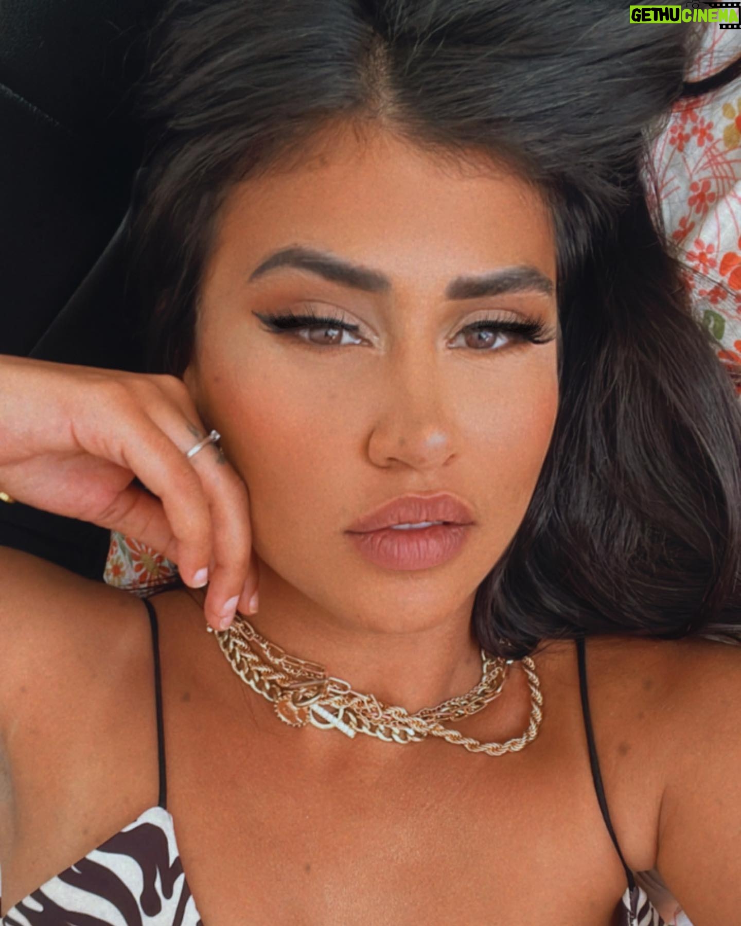 Jessica Da Silva - 779 Likes - š¦š¦
Robe : @bershka
Makeup: @sab.makeup1 ( la best )