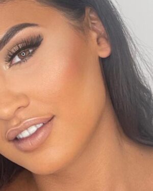 Jessica Da Silva Instagram - ✨✨✨

Make up : @sab.makeup1