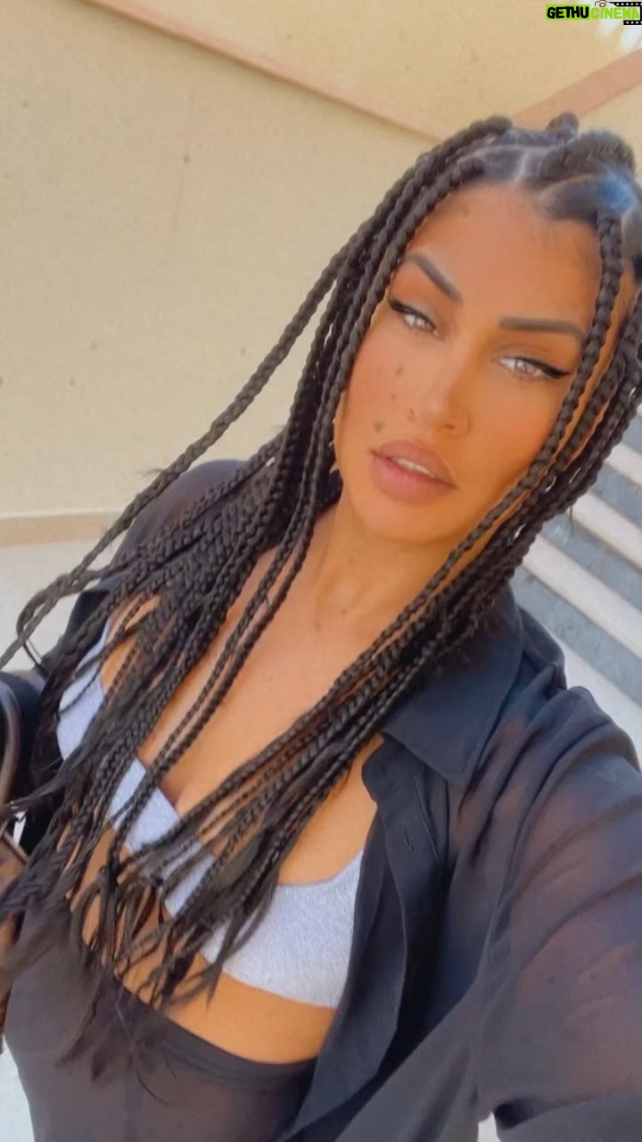Jessica Da Silva - 0.9K Likes - black and purple š¤š