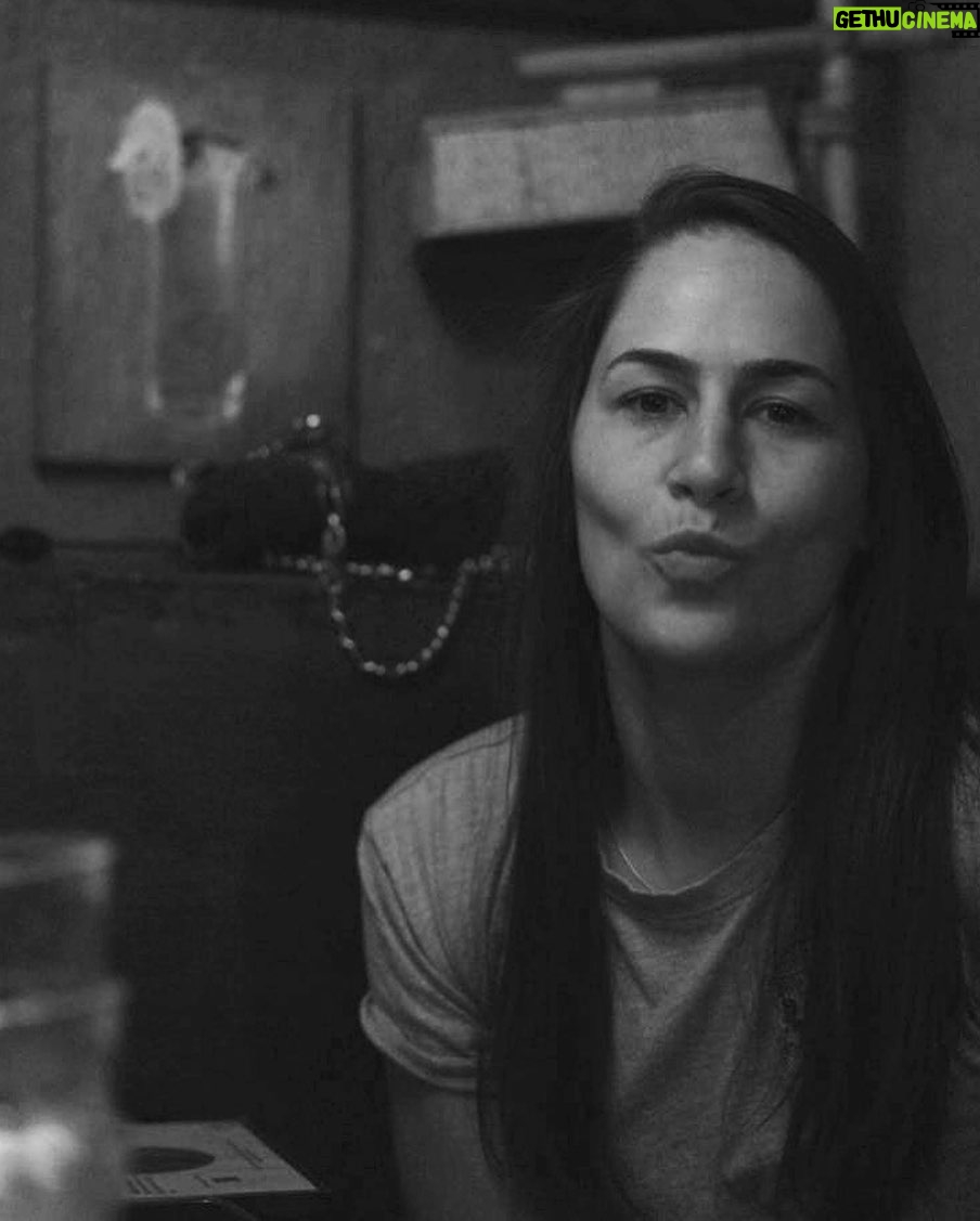 Jessica Eye Instagram - Keep calm and kiss 💋. . . #jessicaevileye #kisskiss #photooftheday #loveyourlife #lovetokiss