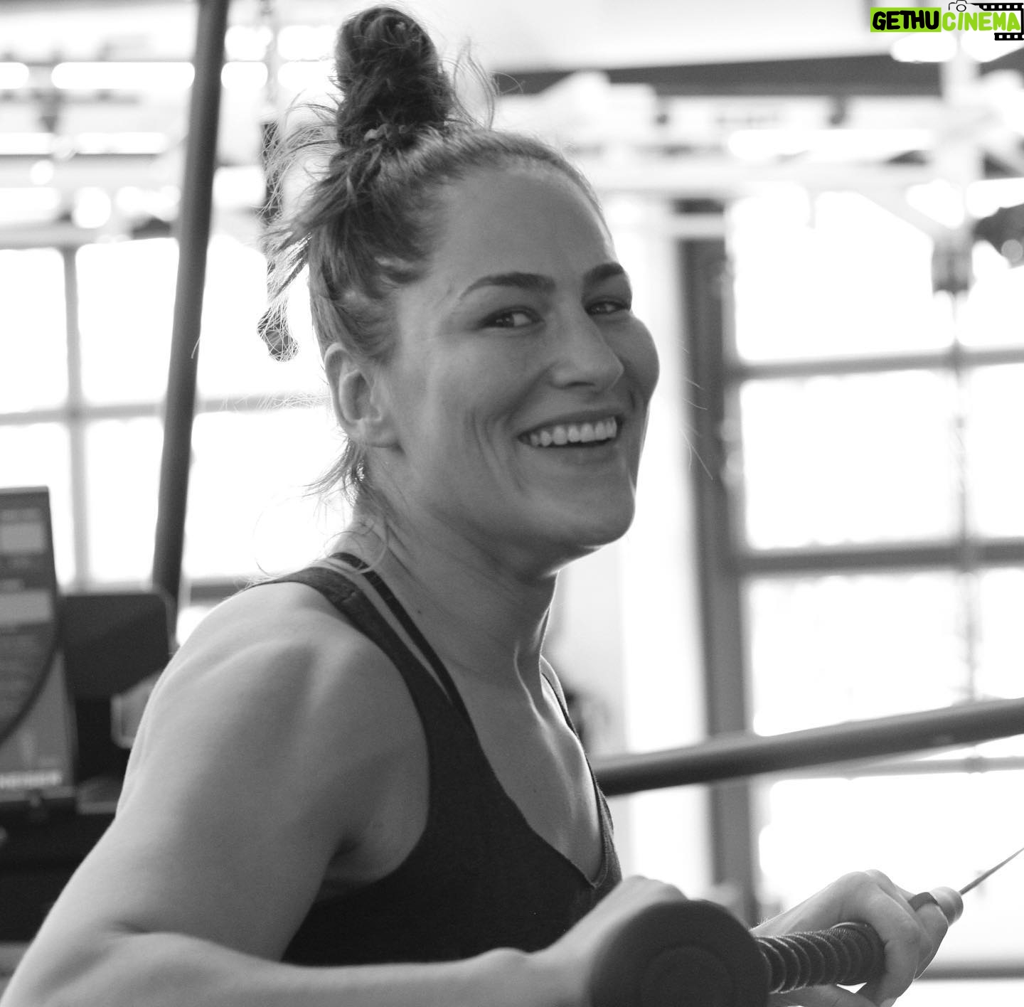 Jessica Eye Instagram - Come work out with me tomorrow !!!! @ufcgymlongisland !! MMA 10am -11am Self-defense 11-12pm . #jessicaevileye #newyork #longisland #mma #UFC #retiredlife