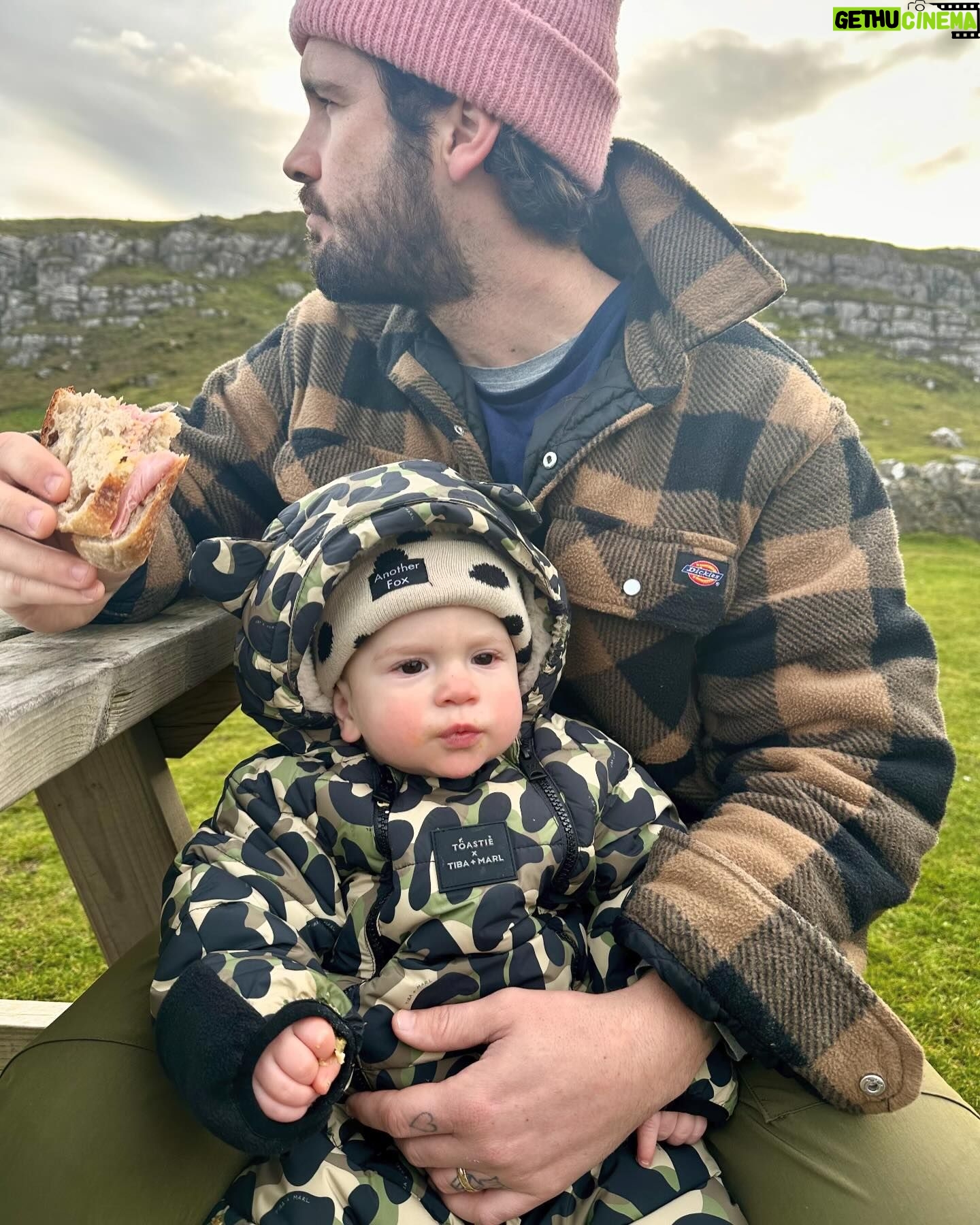 Jessica Fox Instagram - Tackling the Great Orme with my favourite humans and sandwiches ♥️