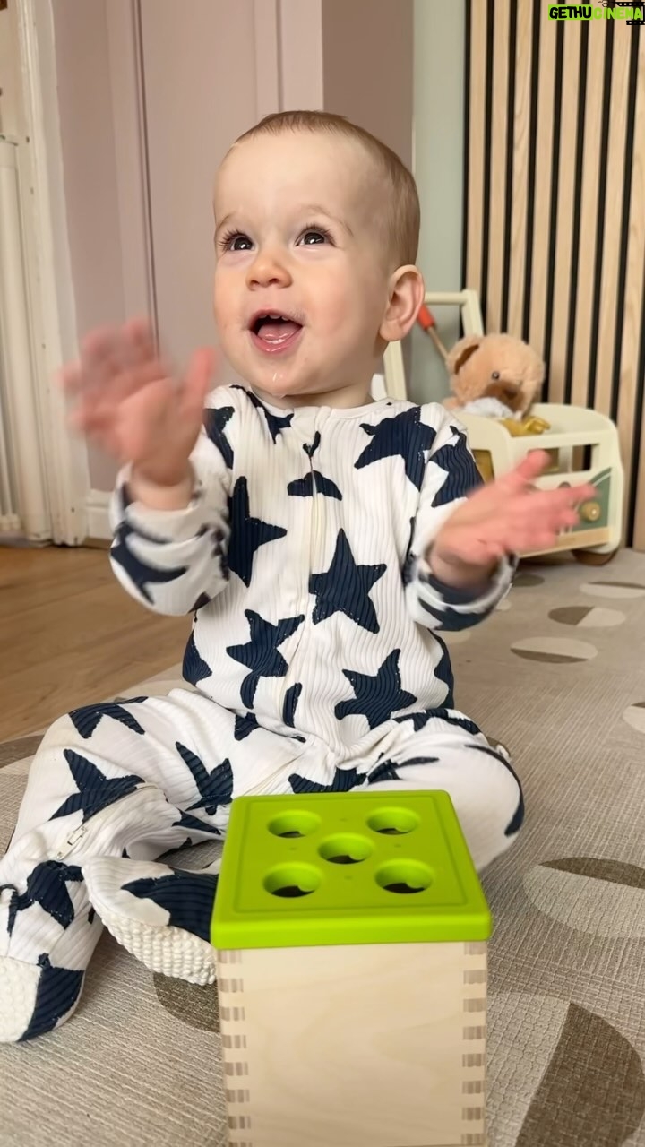 Jessica Fox Instagram - As you know we are big fans of the @lovevery.europe subscription toy boxes and The Babbler Kit might be our favourite yet! Packed full of new toys, new skills, new experiences and ways to play! #ad #loveverypartner
