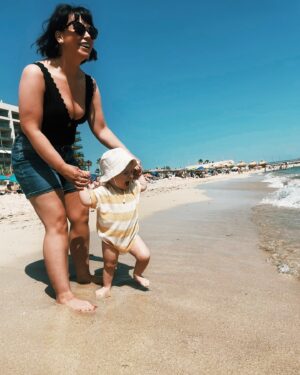 Jessica Fox Instagram - Sea, sand, joy.