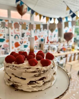 Jessica Fox Instagram - Thank you for all River’s birthday wishes! We had a glorious day of presents, giraffes, ukuleles, rice cakes, laughter, fun free cake (actually tasted lovely!) and lots of family time, my heart is full! ♥️