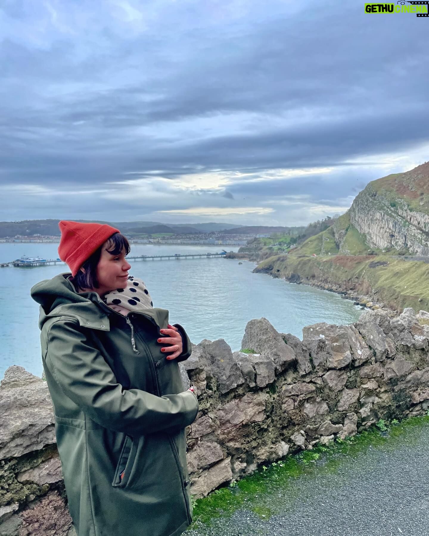 Jessica Fox Instagram - Tackling the Great Orme with my favourite humans and sandwiches ♥️