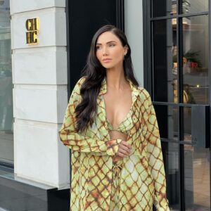 Jessica Green Instagram - Omw to the shops to buy things I don’t need @jaggerandstone
