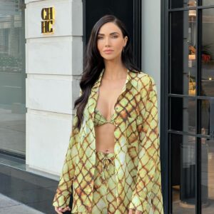 Jessica Green Instagram - Omw to the shops to buy things I don’t need @jaggerandstone