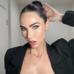 Jessica Green Instagram - Random series of same selfie