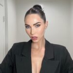 Jessica Green Instagram - Random series of same selfie