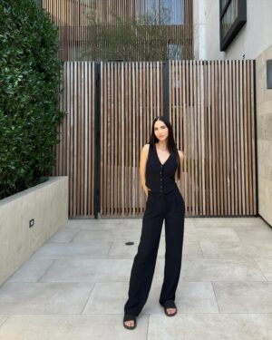 Jessica Green Instagram - Fresh cut and color thanks to my all time favorites @oscaroscarsalons 💇🏻‍♀️