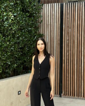 Jessica Green Instagram - Fresh cut and color thanks to my all time favorites @oscaroscarsalons 💇🏻‍♀️
