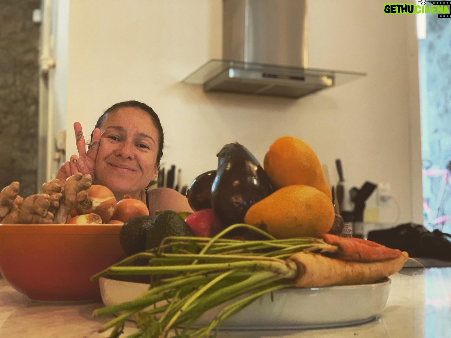 Jessica Harmon Instagram - Happy wife happy life.. produce does the trick apparently