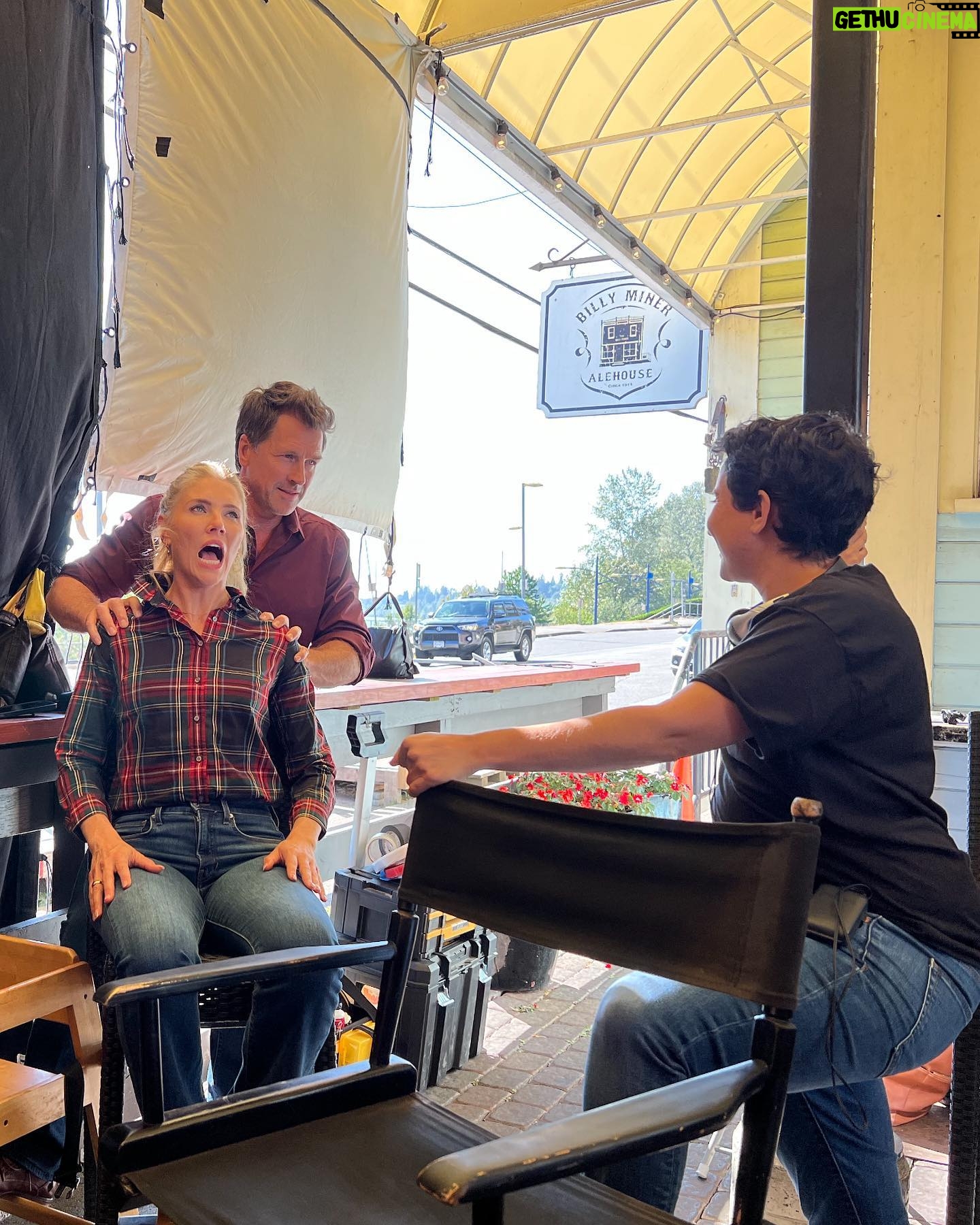 Jessica Harmon Instagram - Tonight’s the premiere of “Fit For Christmas”!!! On @cbstv so much love went into the making of this film and I couldn’t be more proud of and have more love for the entire cast and crew. @amandakloots @paulgreeneofficial @rbjobud @hindssight @pateyscott @jacklyncollier and everyone else who I’m having trouble finding on this damn app I love you!!! Special shout-out to @anna.s.white for never letting me forget that there was in fact a script.. @kay.s.metchie for calming my ass down and @jjtt007 for actually caring (if you knew the position that’s saying a lot) ❤️ 🎄