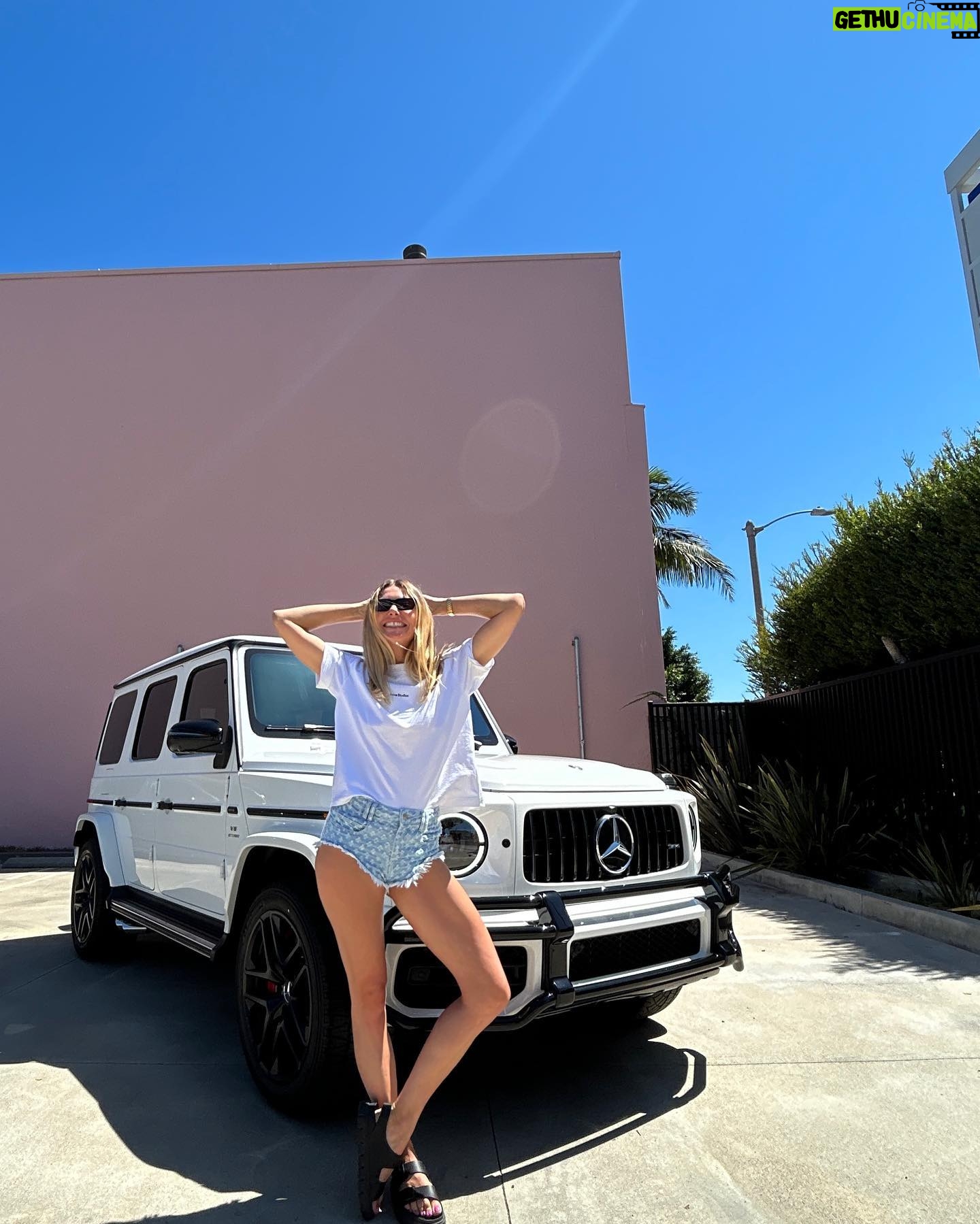 Jessica Hart - 21.1K Likes - White is my new favourite colour 🤍 @mercedesbenzusa @mercedesamg #amgg63 #polarwhite