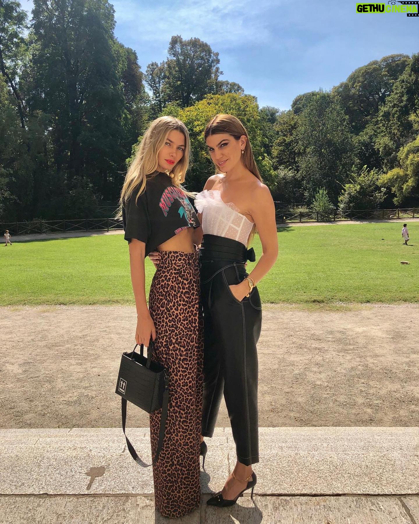 Jessica Hart Instagram - Two peas in a pod. Me and my #mfw homie @biancabrandolini at @sarabattaglia (these are our good sides)