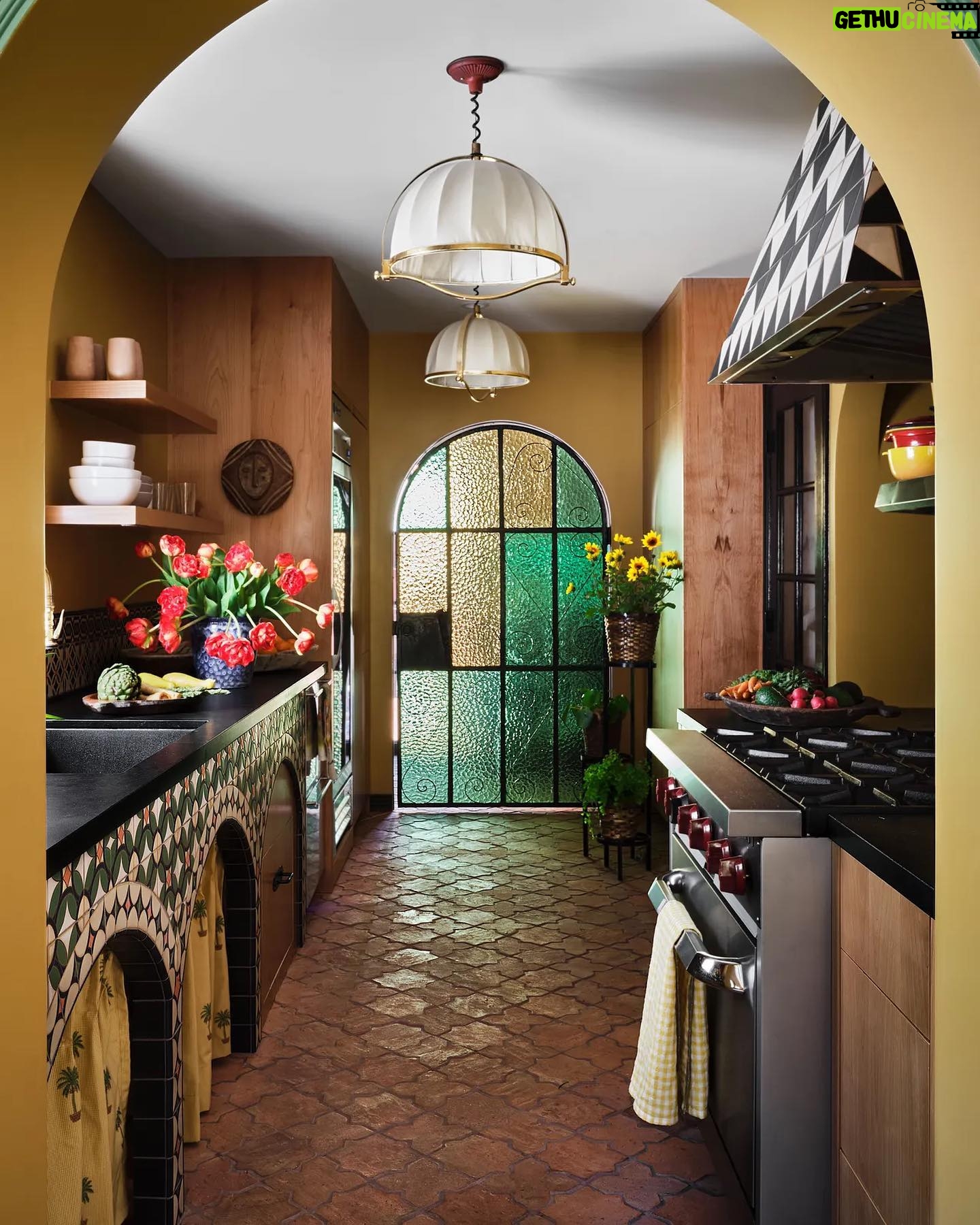 Jessica Hart Instagram - Having a home in Architectural Digest has always, always been a benchmark of success for me. More than ever wanting some high profile modelling job. I’ve always been so obsessed with interiors, textures, colours, patterns, fabrics, wallpapers, all of it, and today my home hasn’t just been in @archdigest once but now TWICE and I couldn’t be more proud! Thank you @casamotachic and @jameskirkham for working tirelessly with me and making this dream come true. We all aligned on the vision so well and it really shows. This was so much work (and money, we went broke doing it) but it’s so so worth it. Our home is my favourite place in the world so I think we officially nailed it. If home interiors aren’t your thing, move on because I’m about to do some serious photo dumping, sorry in advance 😛