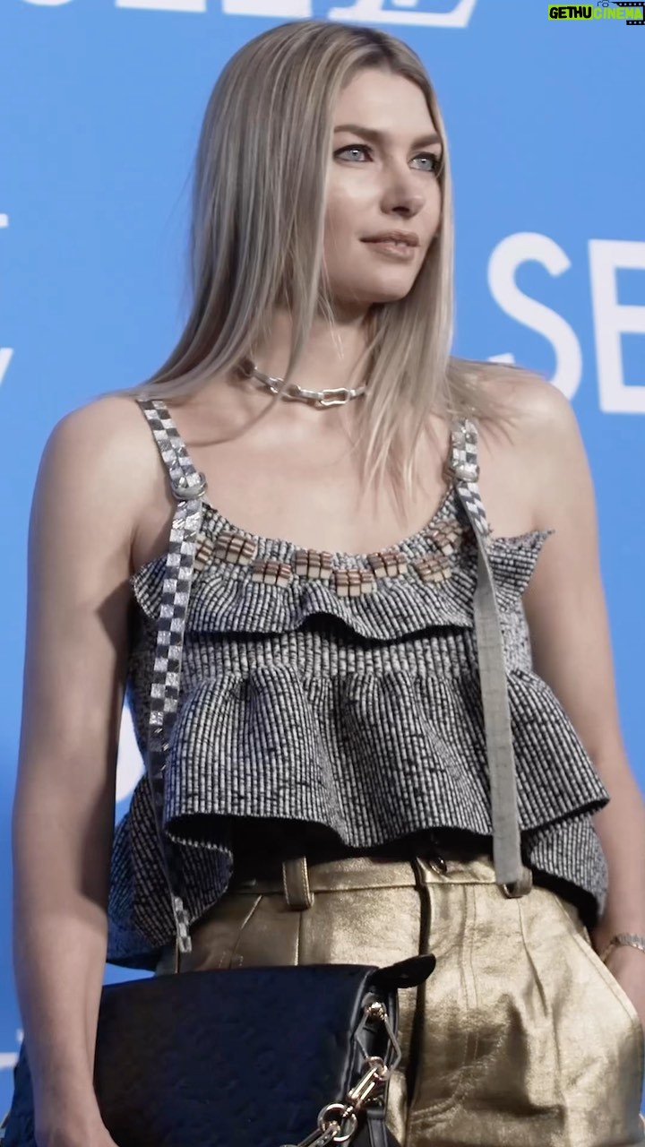 Jessica Hart - 18.8K Likes - #JessHart shares her impressions of #SEELV in Sydney. Learn about #LouisVuitton’s latest exhibition that celebrates the Maison’s history via link in bio.
