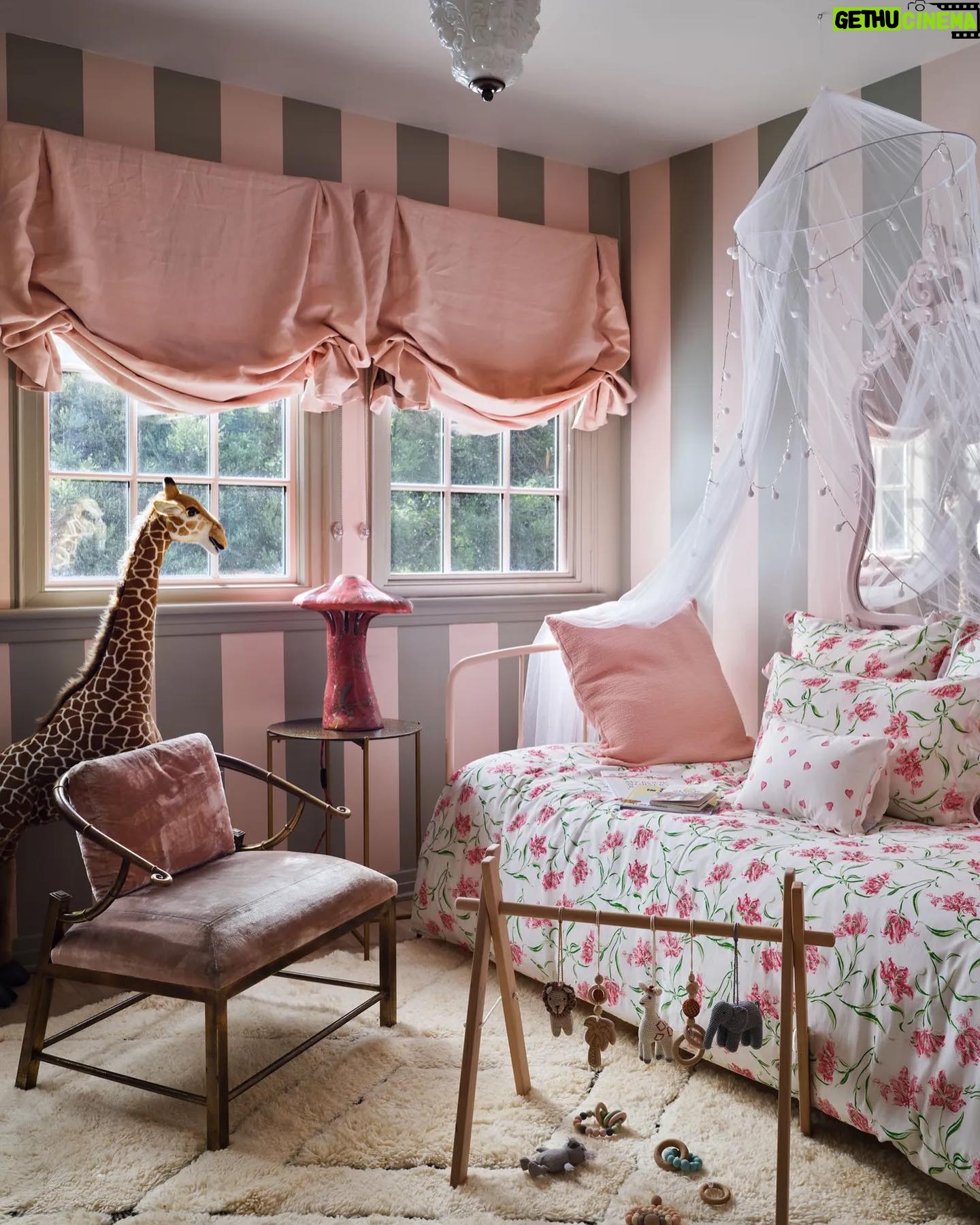 Jessica Hart Instagram - Having a home in Architectural Digest has always, always been a benchmark of success for me. More than ever wanting some high profile modelling job. I’ve always been so obsessed with interiors, textures, colours, patterns, fabrics, wallpapers, all of it, and today my home hasn’t just been in @archdigest once but now TWICE and I couldn’t be more proud! Thank you @casamotachic and @jameskirkham for working tirelessly with me and making this dream come true. We all aligned on the vision so well and it really shows. This was so much work (and money, we went broke doing it) but it’s so so worth it. Our home is my favourite place in the world so I think we officially nailed it. If home interiors aren’t your thing, move on because I’m about to do some serious photo dumping, sorry in advance 😛