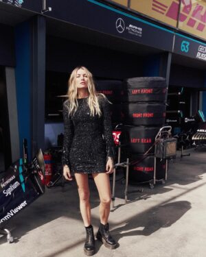 Jessica Hart Instagram - HARPERS BAZAAR AUSTRALIA X AUS GP 2024
Thank you so much @pierretoussaint for capturing the weekend so perfectly! Thank you to everyone that made it happen @mercedesbenzau @jerrystamoulis @josephtenni @kirstymcbeathcreative @blankadudas @jameskirkham @race.service @bazaaraustralia - it’s not the easiest location to shoot 💃🏼🏎️💥🥰💋