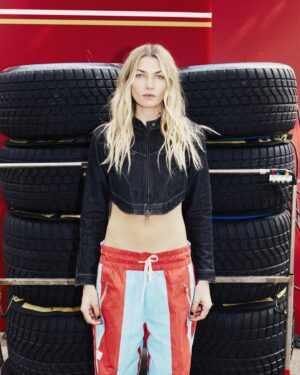 Jessica Hart Instagram - HARPERS BAZAAR AUSTRALIA X AUS GP 2024
Thank you so much @pierretoussaint for capturing the weekend so perfectly! Thank you to everyone that made it happen @mercedesbenzau @jerrystamoulis @josephtenni @kirstymcbeathcreative @blankadudas @jameskirkham @race.service @bazaaraustralia - it’s not the easiest location to shoot 💃🏼🏎️💥🥰💋