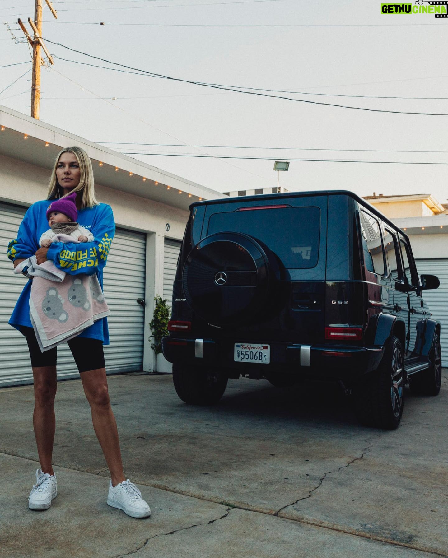 Jessica Hart Instagram - Every time I put Baby-Rae in her car seat I sing a little song 🎶‘we’re going on an adventure’ 🎵 1; to stop her from losing it (Im not much of a singer) but it’s mainly to teach her that every time we get in our car that it’s an adventure and it’s about the journey not just the destination. Everyday is an adventure in our G63 and we LOVE it @mercedesamg @mercedesbenzusa @jameskirkham 💙