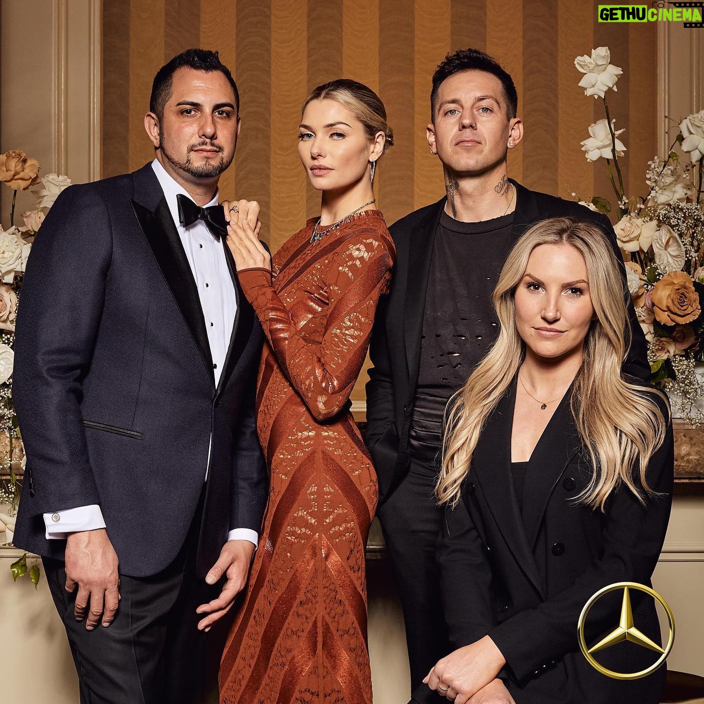 Jessica Hart Instagram - The worlds fastest family are also the coolest and the funnest 💃🏼 We had an absolute blast tonight!@mercedesbenzusa #worldsfastestfamily #oscars #mbambassador