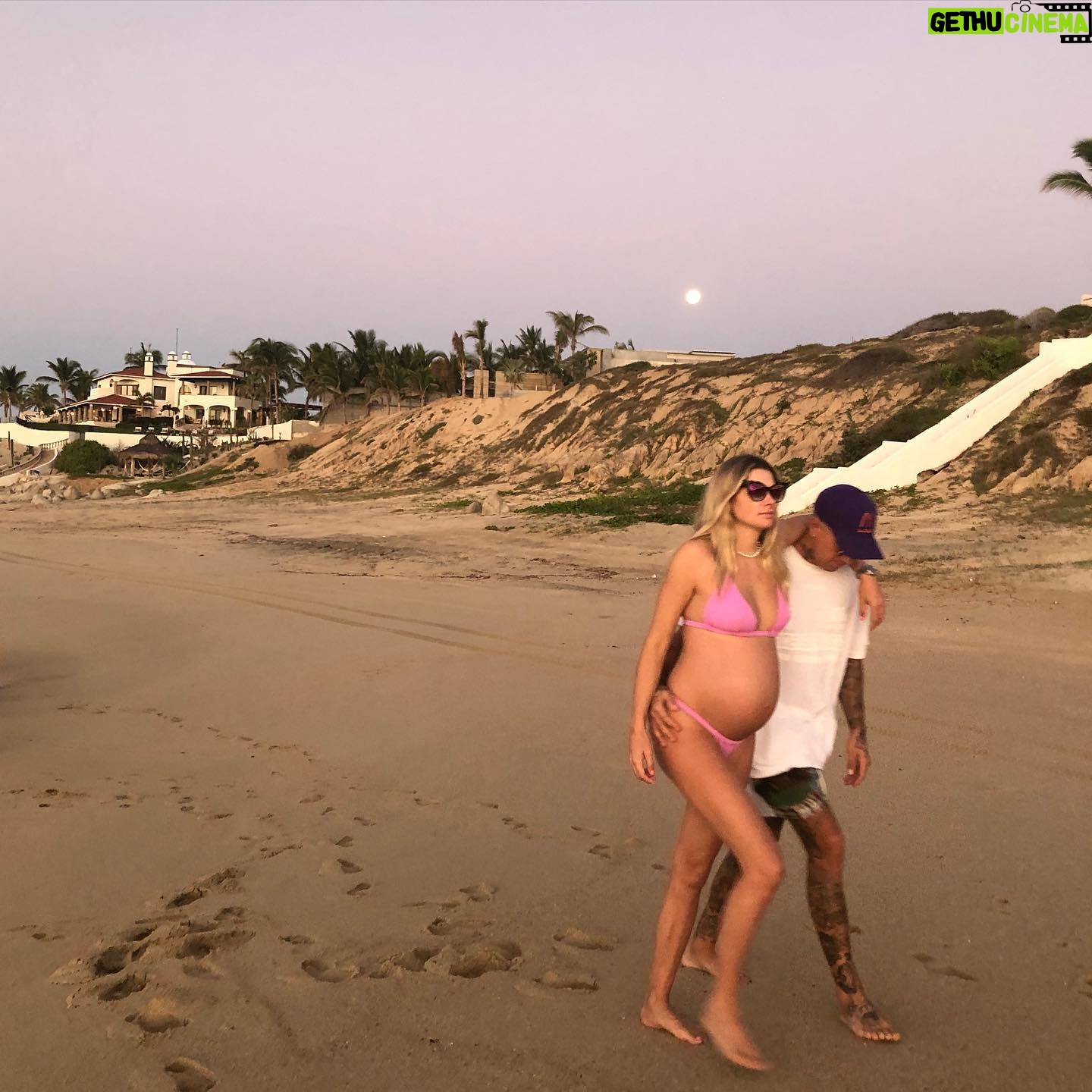 Jessica Hart Instagram - Soaking up the last moments with just the two of us...