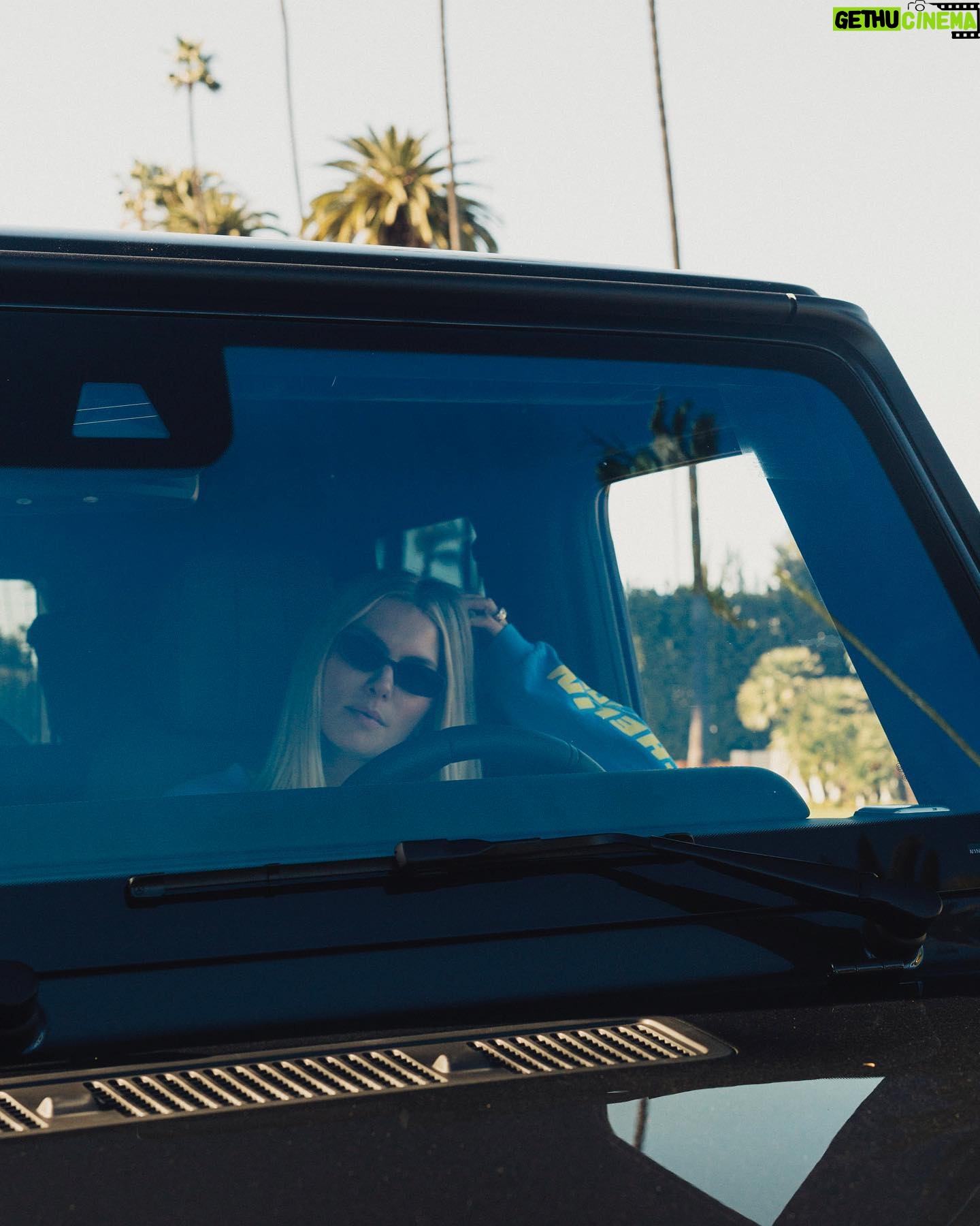 Jessica Hart Instagram - Every time I put Baby-Rae in her car seat I sing a little song 🎶‘we’re going on an adventure’ 🎵 1; to stop her from losing it (Im not much of a singer) but it’s mainly to teach her that every time we get in our car that it’s an adventure and it’s about the journey not just the destination. Everyday is an adventure in our G63 and we LOVE it @mercedesamg @mercedesbenzusa @jameskirkham 💙