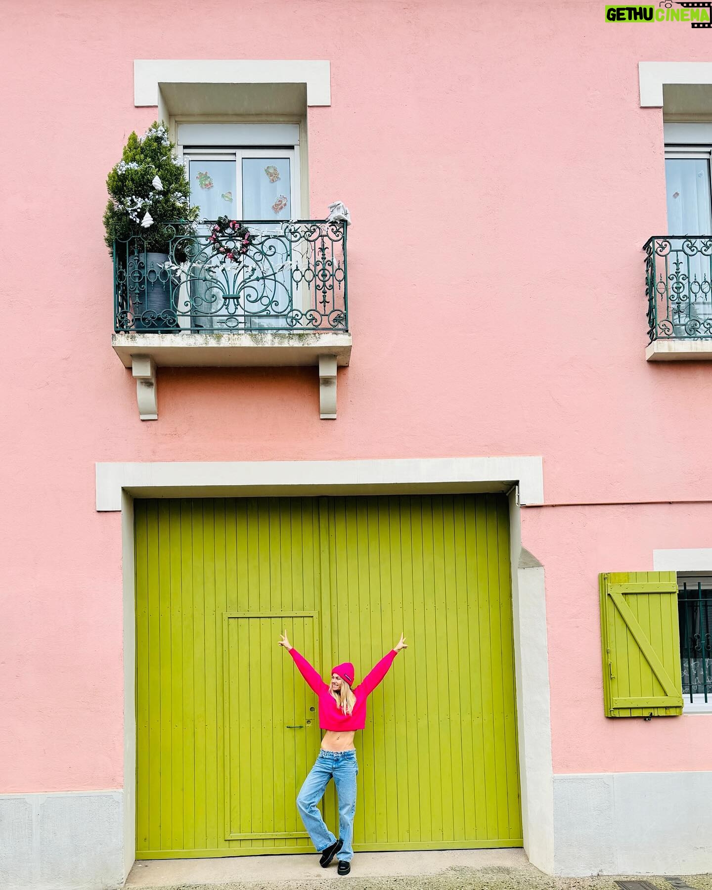 Jessica Hart - 15.1K Likes - Europe, I love you! What better way to see you than a Michelin guided tour 🩵 #france #spain #innovationinmotion #michelinpartner