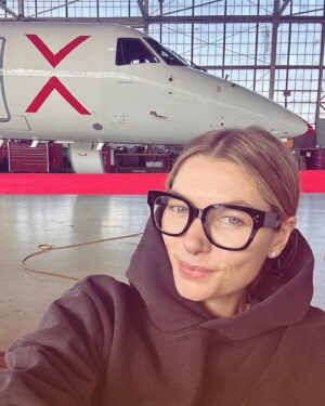 Jessica Hart Instagram - If I’m lucky enough to have JSX making a route I need to take, I #flyjsx it just simplifies things ⭐️ @flyjsx #partnership