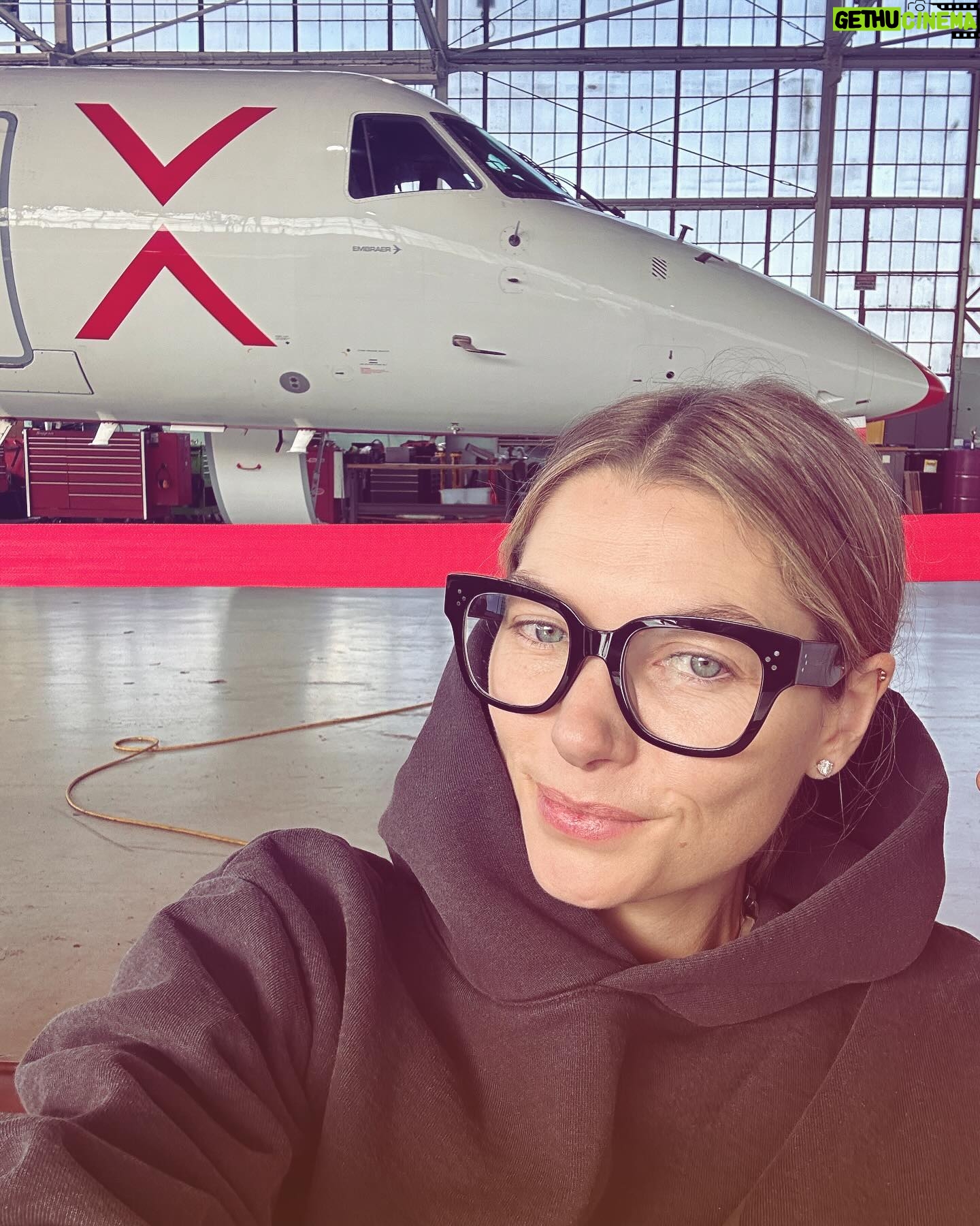 Jessica Hart - 21.6K Likes - If I’m lucky enough to have JSX making a route I need to take, I #flyjsx it just simplifies things ⭐️ @flyjsx #partnership