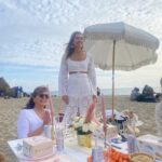 Jessica Hart Instagram - What a day ! My beautiful sister threw me a baby shower on the weekend and my BEST FRIEND, baby daddy and the equally beautiful @jameskirkham came and PROPOSED to me in front of all my friends. It was so so special! We’re on cloud 9 over here. I was really blown away and super surprised. I had NO idea. Thank you to all of you that were there and made it so special. I love you all ❤️ (I said YES)