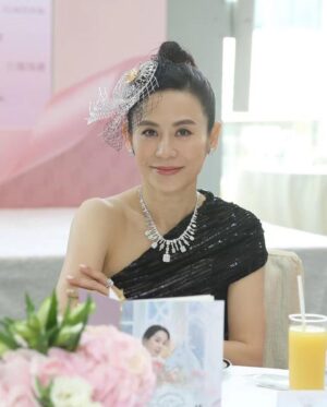Jessica Hester Hsuan Instagram - An enjoyable day at work. 

#六福珠寶
#Lukfookjewellery
#六福珠寶賽馬日
@RalphLauren #RLCollection