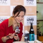 Jessica Hester Hsuan Instagram - It was a pleasure of being a part of the 5th Anniversary SEAFOOD LOVES SAKE. This interesting campaign is about pairing Cantonese Seafood Cuisine with Japanese Sake. I pulled off a cool magic trick, turning a regular Cantonese seafood dish into something more sophisticated! You should totally give Cantonese seafood and Japanese sake pairing a shot to enjoy a more refined dining experience. Can't wait for my next trip to Japan—I'm curious about what awesome surprises are waiting for me! #SEAFOODLOVESSAKE #廣東菜 #日本清酒 #廣東海鮮 #清酒 #JFOODO #品味嚐鮮活動 #新派配搭嘗盡知味 #cantoneseseafoodcuisine #seafood #japanesesake #sake #japan #ToryBurchHK @toryburch @jimmychoo #jimmychoo