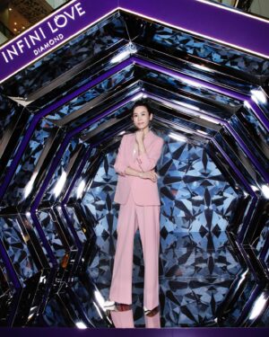 Jessica Hester Hsuan Instagram - 🎤Shinin' bright like a diamond
🎼We're like diamonds in the sky💎

#ChowSangSang #周生生 #InfiniLoveDiamond #APassionforBrilliance #NatualDiamonds #天然美鑽 #全愛鑽

@chowsangsang_official