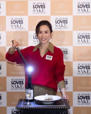 Jessica Hester Hsuan Instagram - It was a pleasure of being a part of the 5th Anniversary SEAFOOD LOVES SAKE. This interesting campaign is about pairing Cantonese Seafood Cuisine with Japanese Sake. I pulled off a cool magic trick, turning a regular Cantonese seafood dish into something more sophisticated! You should totally give Cantonese seafood and Japanese sake pairing a shot to enjoy a more refined dining experience. Can't wait for my next trip to Japan—I'm curious about what awesome surprises are waiting for me!

#SEAFOODLOVESSAKE #廣東菜 #日本清酒 #廣東海鮮 #清酒 #JFOODO #品味嚐鮮活動 #新派配搭嘗盡知味 #cantoneseseafoodcuisine #seafood #japanesesake #sake #japan

#ToryBurchHK @toryburch 
@jimmychoo #jimmychoo