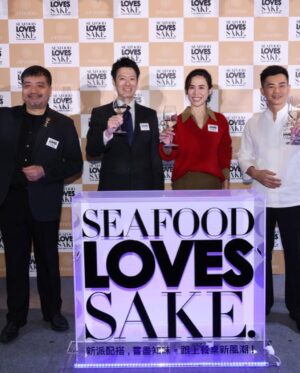 Jessica Hester Hsuan Instagram - It was a pleasure of being a part of the 5th Anniversary SEAFOOD LOVES SAKE. This interesting campaign is about pairing Cantonese Seafood Cuisine with Japanese Sake. I pulled off a cool magic trick, turning a regular Cantonese seafood dish into something more sophisticated! You should totally give Cantonese seafood and Japanese sake pairing a shot to enjoy a more refined dining experience. Can't wait for my next trip to Japan—I'm curious about what awesome surprises are waiting for me!

#SEAFOODLOVESSAKE #廣東菜 #日本清酒 #廣東海鮮 #清酒 #JFOODO #品味嚐鮮活動 #新派配搭嘗盡知味 #cantoneseseafoodcuisine #seafood #japanesesake #sake #japan

#ToryBurchHK @toryburch 
@jimmychoo #jimmychoo