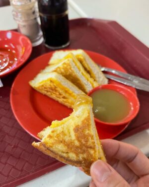 Jessica Hester Hsuan Instagram - Treated myself with cheese toast   kaya, Barley water and two eggs for tea. Looked across the table and saw a couple sharing the same amount…..🤪 Of course I finished everything! And on the way back, I could not resist the chicken rice……🐽. Live and eat like there is no tomorrow!