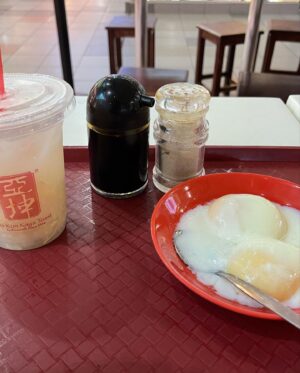 Jessica Hester Hsuan Instagram - Treated myself with cheese toast   kaya, Barley water and two eggs for tea. Looked across the table and saw a couple sharing the same amount…..🤪 Of course I finished everything! And on the way back, I could not resist the chicken rice……🐽. Live and eat like there is no tomorrow!