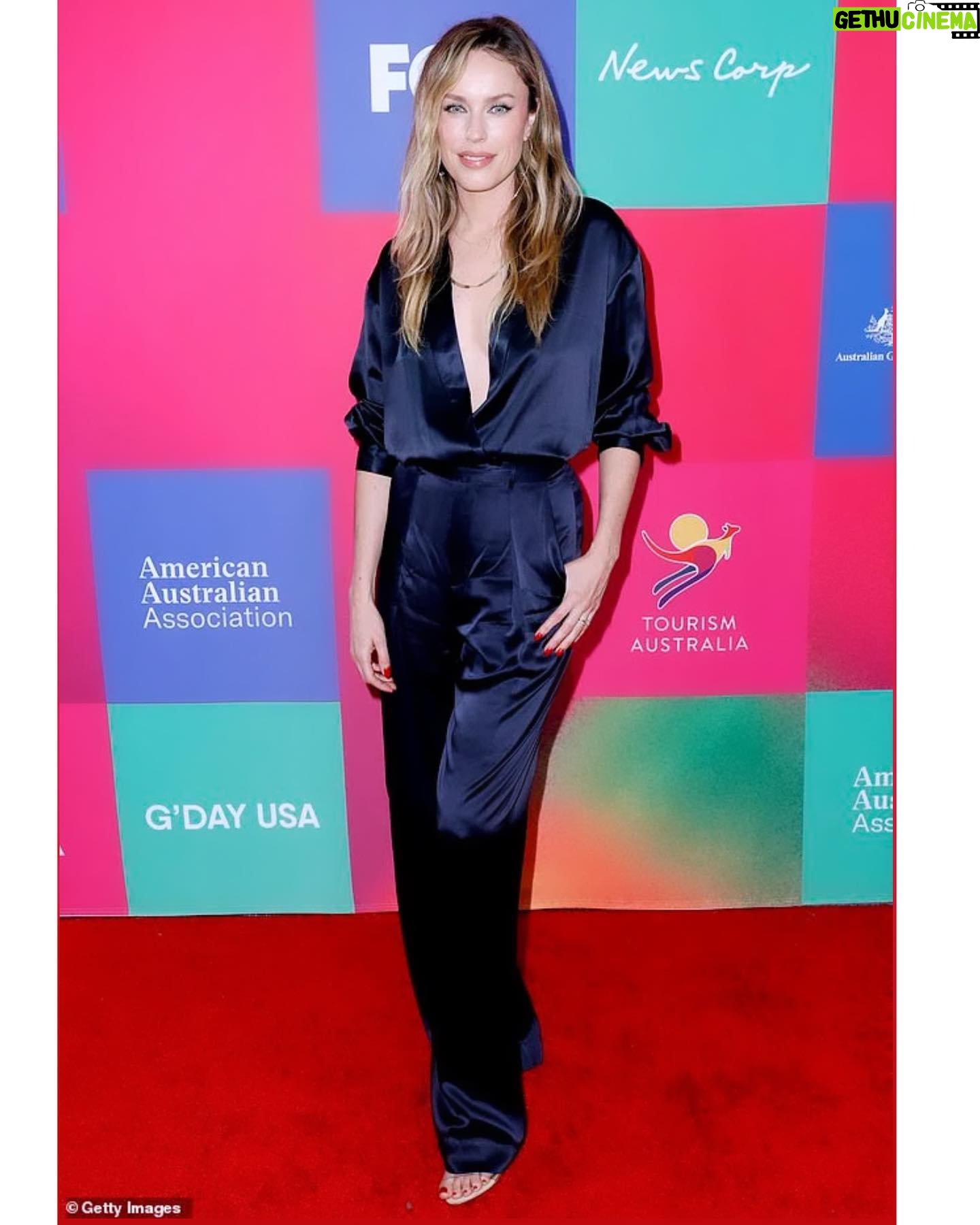 Jessica McNamee Instagram - Thank you for a wonderful evening @gdayusa makeup: @kendalfedail outfit: @michaellosordo
