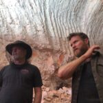 Jessica McNamee Instagram - On this day 2 years ago 🤯 we landed on a mountain top in the middle of Coober Pedy in search of Raiden’s Temple. It was as dusty and hot and fly ridden as it looks… and so fricken cool!