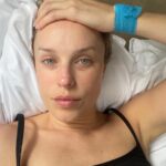 Jessica McNamee Instagram - Instagram vs reality: Covid edition. *spoiler* I have Covid. I’m double vaxxed and took all the precautions; masks indoors, testing every 2 days for work etc and let me tell you it still got me GOOD. I was really not well. For three days I was a wreck and I was deeply scared. But, I repeat, for only 3 days… because #Vaccines work! All I can say is THANK GOODNESS for science! It went as quickly as it came and yes, I was unlucky to have a breakthrough case but I can not imagine how much sicker I would have been or how much longer this would have dragged on or how many other people I could have infected (zero as of now) had I not been vaccinated. Those of us who have access should not be taking our privilege for granted. Don’t be an ass hat. Protect yourself and others 💉 Thank you to @patrickcaruso for looking after me! And thank you to the amazing CREW that I’m working with on #thevisitor @blumhousehorror who are the unsung heroes of making films in the time of covid