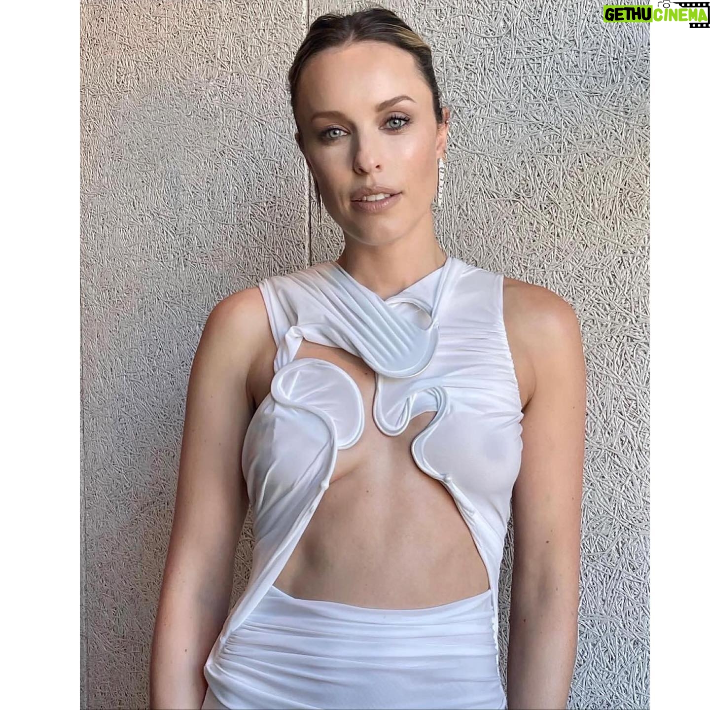 Jessica McNamee - 8.9K Likes - Thank you @marieclaireau and @nickybriger for such a special evening celebrating the Women of the Year. I was unbelievably inspired by those nominated and honored on Wednesday evening and equally so by all of the wonderful women who were in the room that night. Women rule. Special mention to my hot dates @teagancroft and @jaydegee 👯‍♀️ 📸 Hanna Lassen