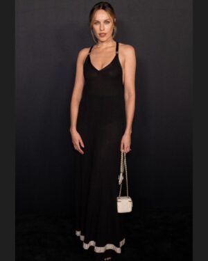 Jessica McNamee Instagram - Thank you @chanelofficial for the most beautiful evening. The 1932 High Jewelry collection is 😍 and @phoebejtonkin is the best date
@ilona_hamer @emilychengmakeup 📸 @willysanjuanphotography #CHANEL #CHANEL1932 #CHANELhighjewelry
