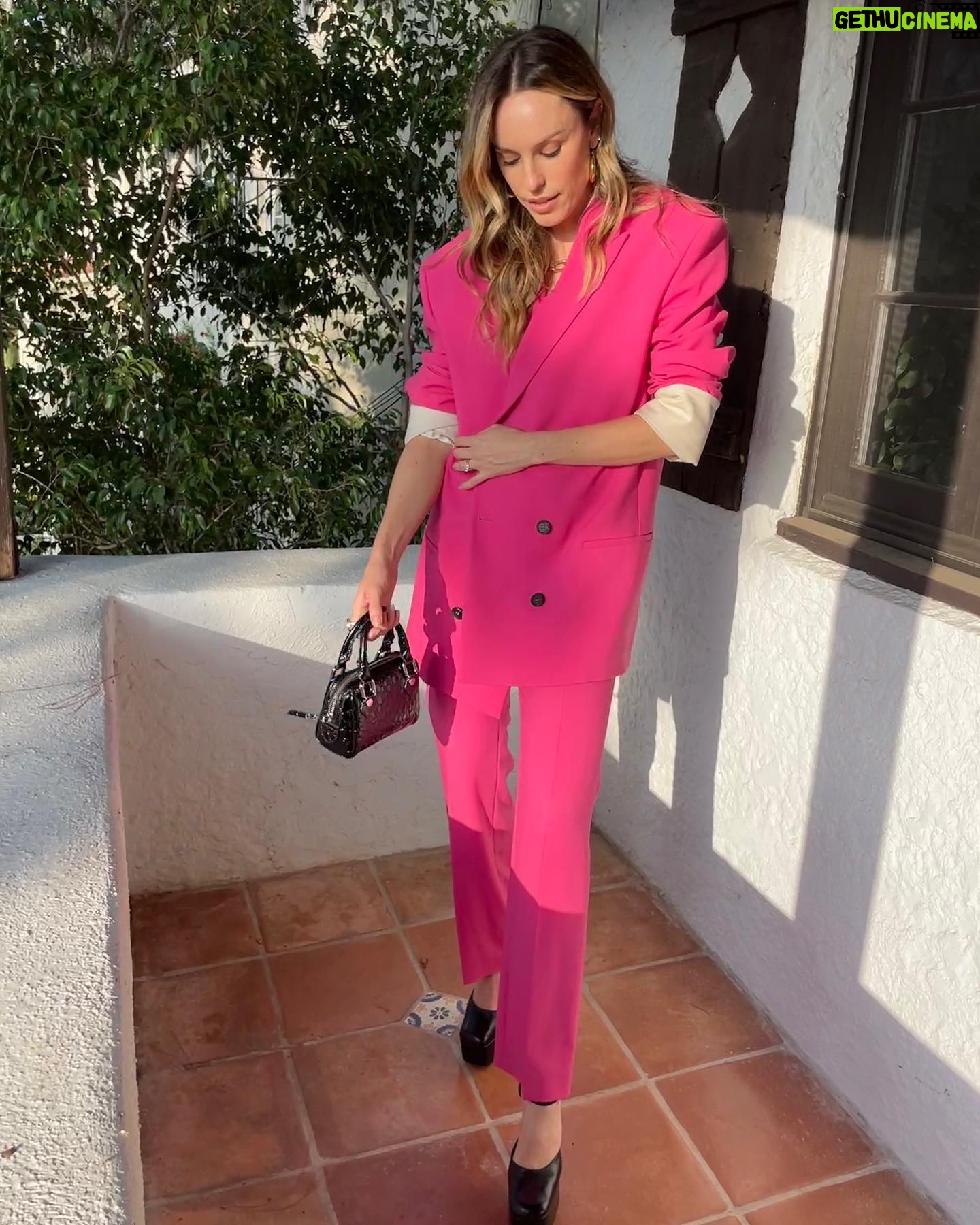 Jessica McNamee Instagram - And a moment for the fit Wearing @philosophyofficial suit @smythebrand @byfar_official @highheelprncess