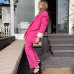 Jessica McNamee Instagram - And a moment for the fit Wearing @philosophyofficial suit @smythebrand @byfar_official @highheelprncess