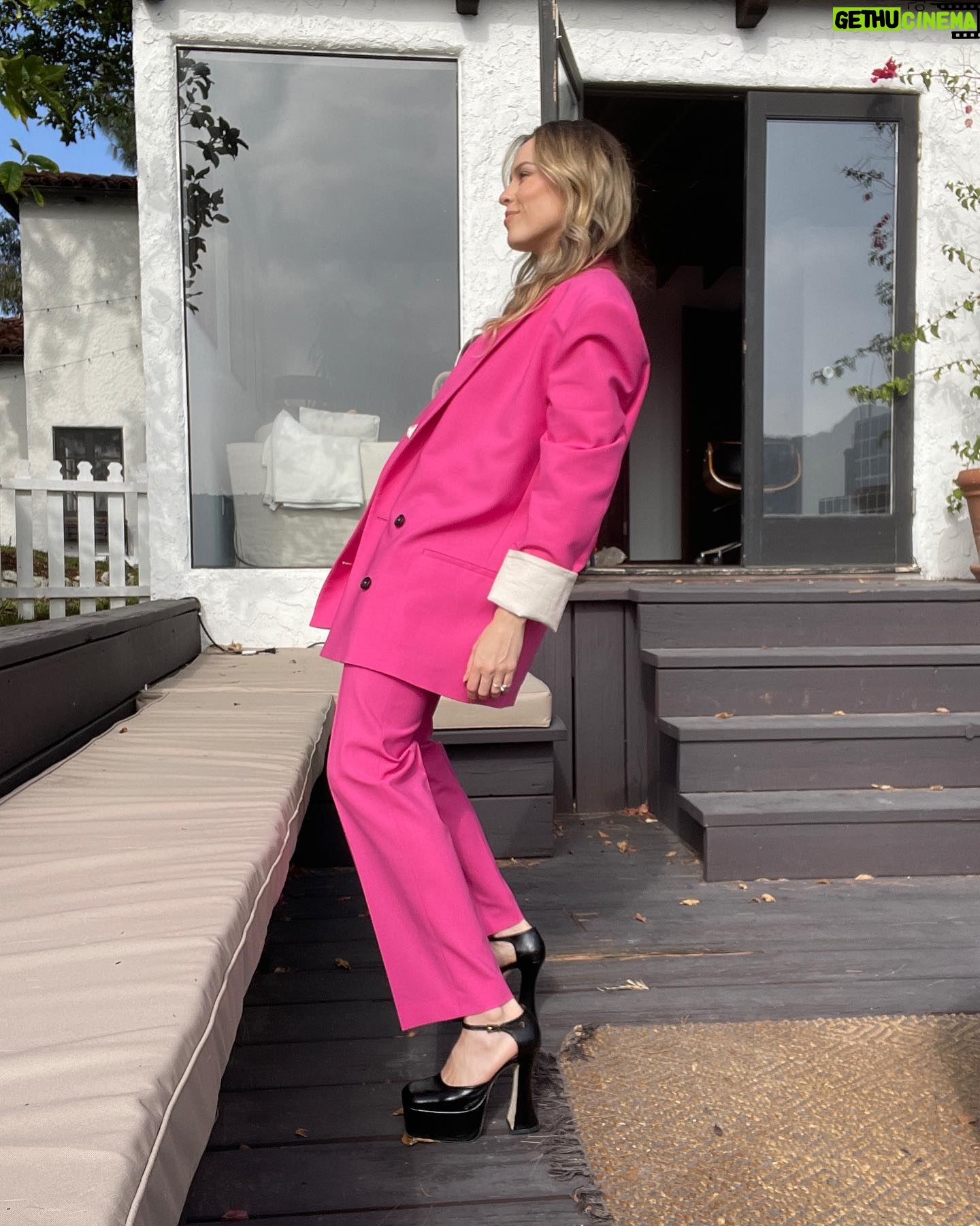 Jessica McNamee Instagram - And a moment for the fit Wearing @philosophyofficial suit @smythebrand @byfar_official @highheelprncess